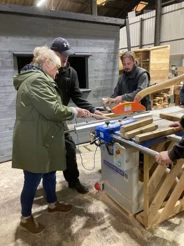 lady using circular saw
