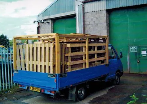 reseciclo van full of pallets