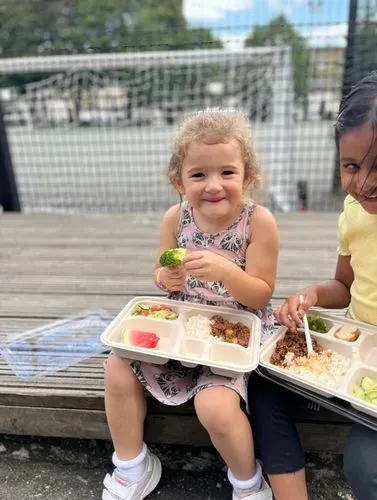 a children eating a healthy lunch 