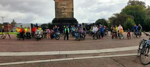 Group of cyclists in front of the Nelson Monument