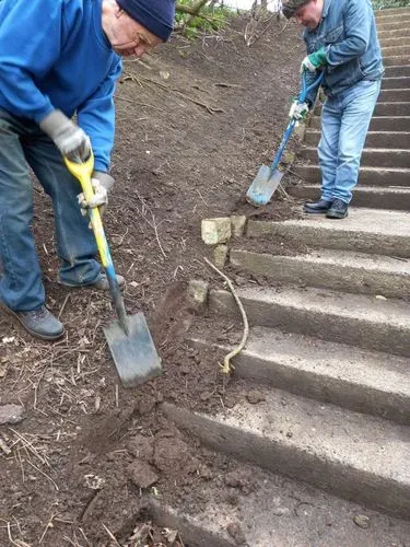 Two of our volunteers working hard to clear fallen dirt on the Cinderella steps as well as putting in place flat stones to try and stop mud falling on the steps in the future. 